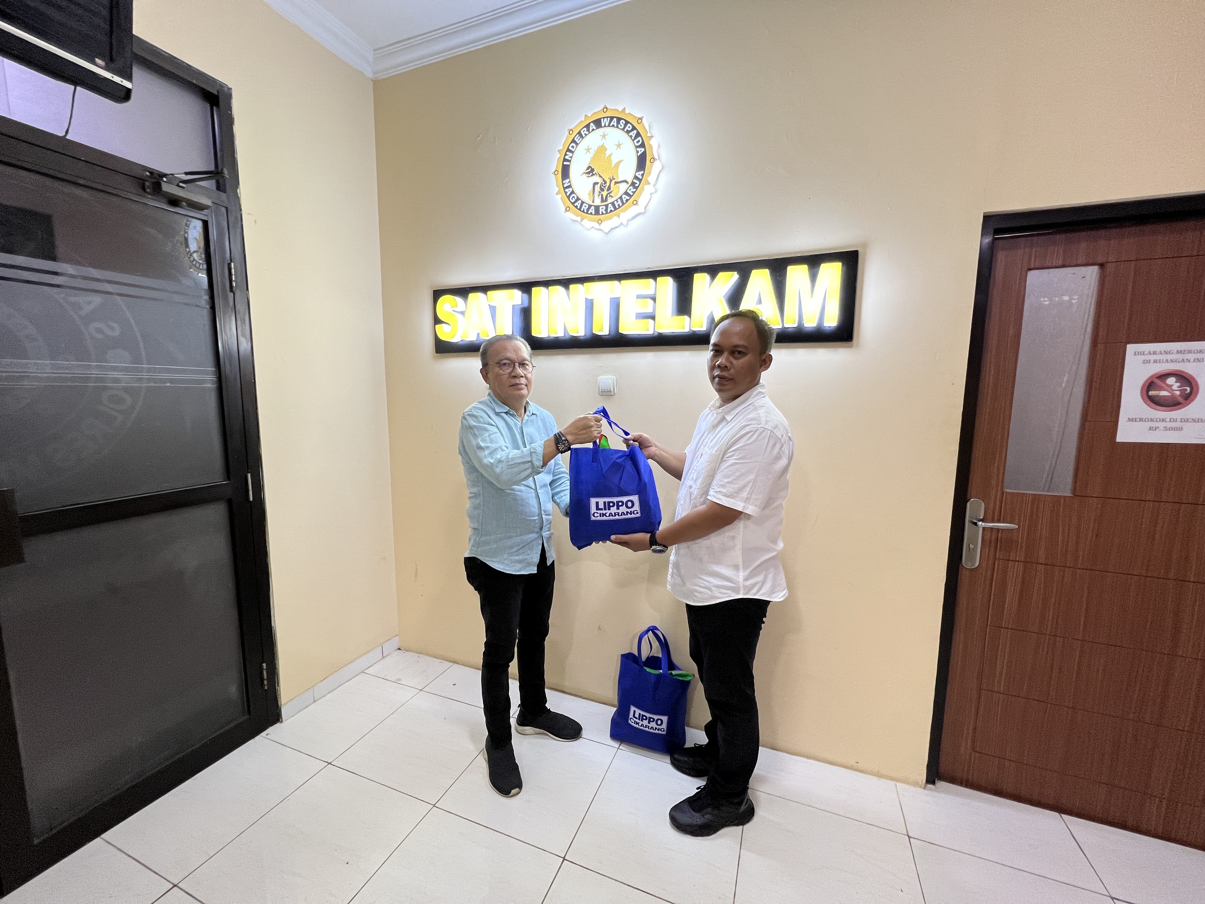 Bantuan Paket Sembako untuk Korban Banjir Kabupaten Bekasi melalui Polres Metro Bekasi